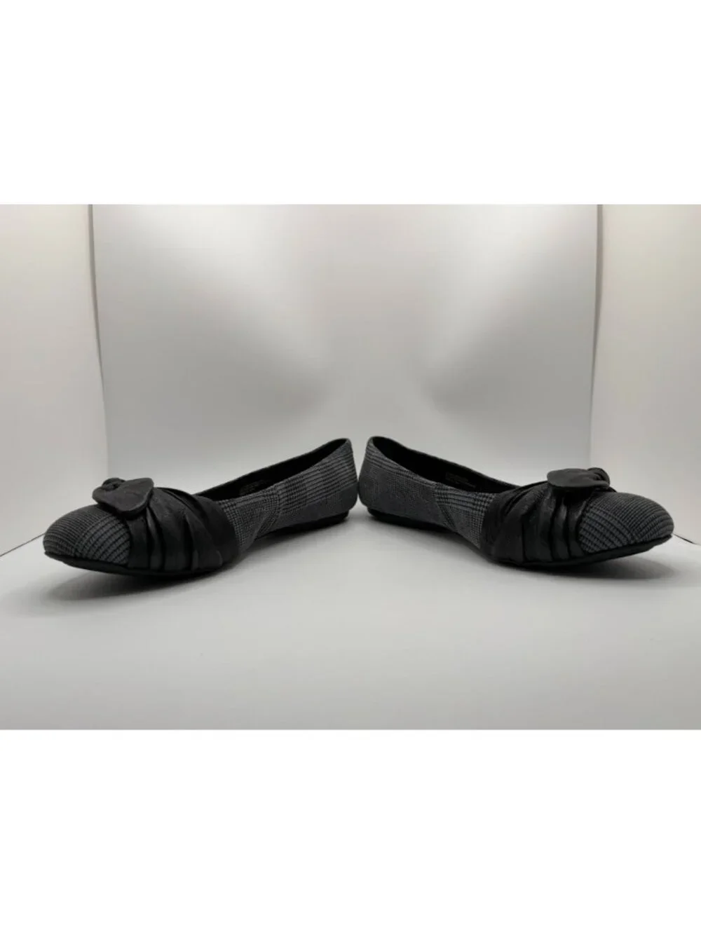 Born Molly Flats Women Size 7.5M Gray Plaid Fabric Round Toe Cushioned Shoes